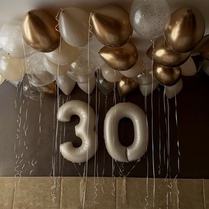 30 Ceilling Balloons + 2 Numbers
