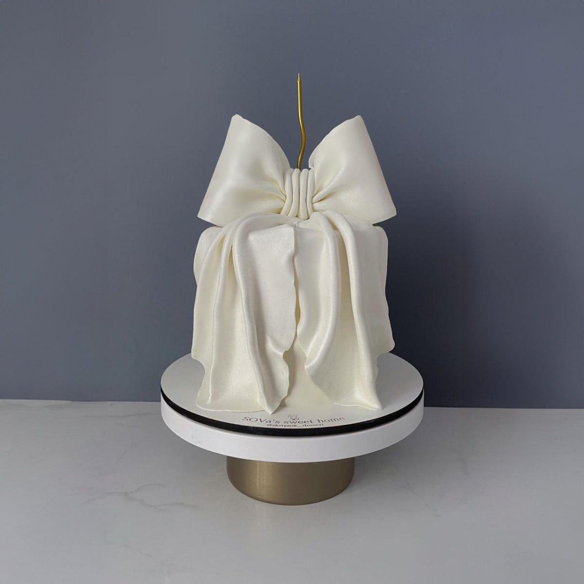 Elegant Bow Cake