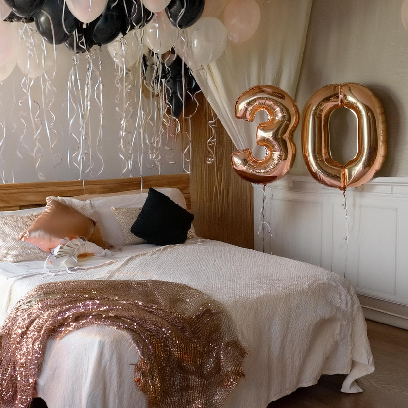 30 Ceilling Balloons + 2 Numbers